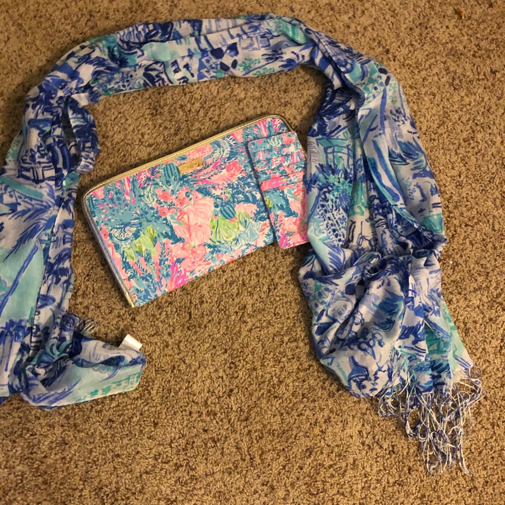 Lilly Pulitzer makeup tote, card/cash holder&scarf
